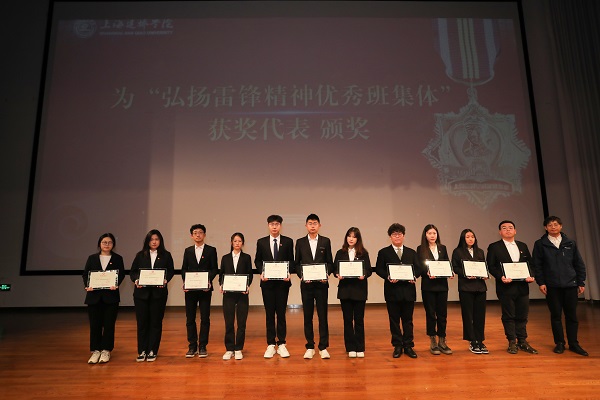 優(yōu)秀班集體頒獎(jiǎng)2.jpg