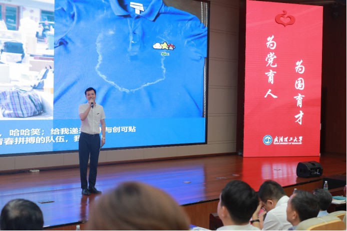 讓愛(ài)與責(zé)任伴學(xué)生化繭成蝶 讓愛(ài)與責(zé)任伴學(xué)生化繭成蝶